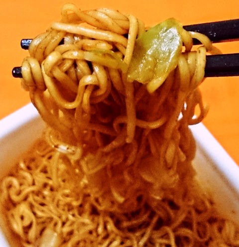 まるか食品「ペヨング 激辛やきそば」