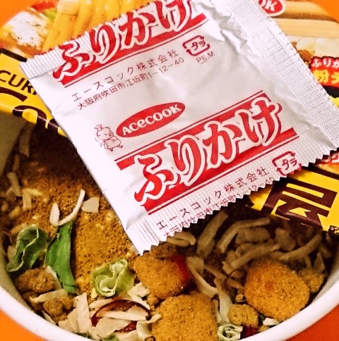 エースコック「ＣｏＣｏ壱番屋監修 フライドチキン入りカレーラーメン チーズトッピング」