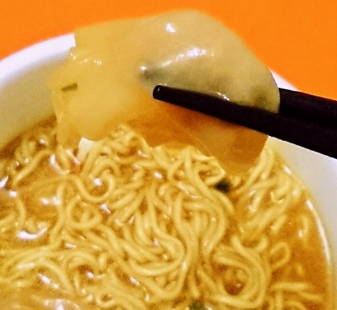 エースコック「ワンタンメンどんぶり カレーラーメン」