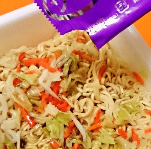 まるか食品「ペヤング ピリ辛野菜炒め風やきそば」