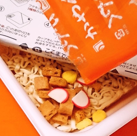 マルちゃん「赤いきつね焼うどん」