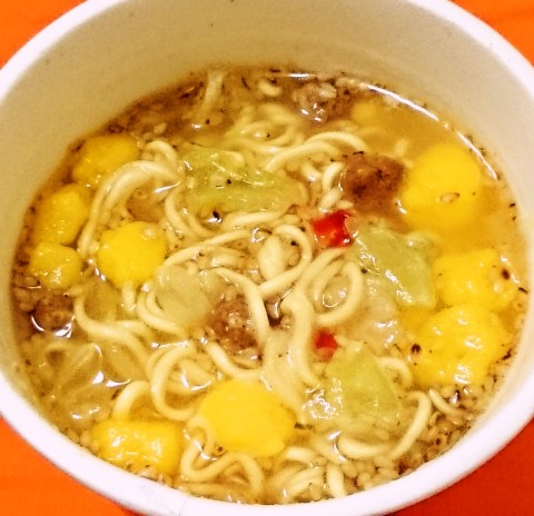 サッポロ一番「塩らーめん ピリ辛 タテ型カップ」