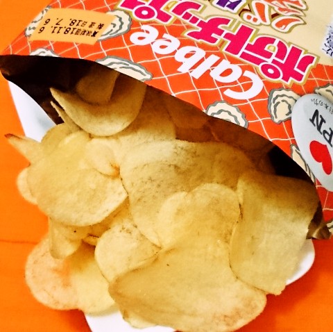 カルビー「ポテトチップス 牡蠣のバター焼き味」