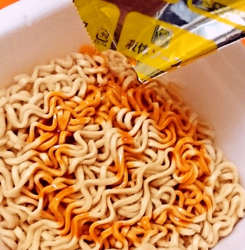 マルちゃん「でかまる ＲＥＤ汁なし担々麺」