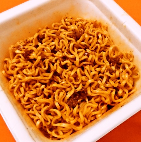 マルちゃん「でかまる ＲＥＤ汁なし担々麺」