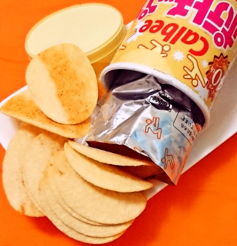 カルビー「ポテトチップス コンソメキック」