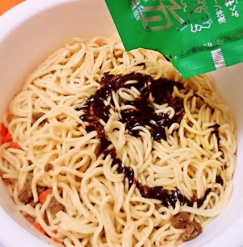 「日清焼そばＵ．Ｆ．Ｏ．スパイスキーマカレー焼そば」