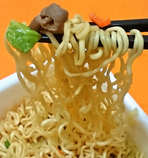 まるか食品「ペヤング ホルモン入りやきそば 甘辛味噌味」