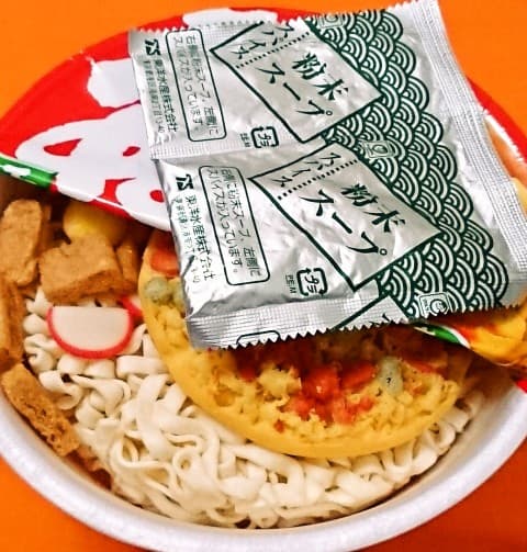 マルちゃん「赤いたぬき天うどん」