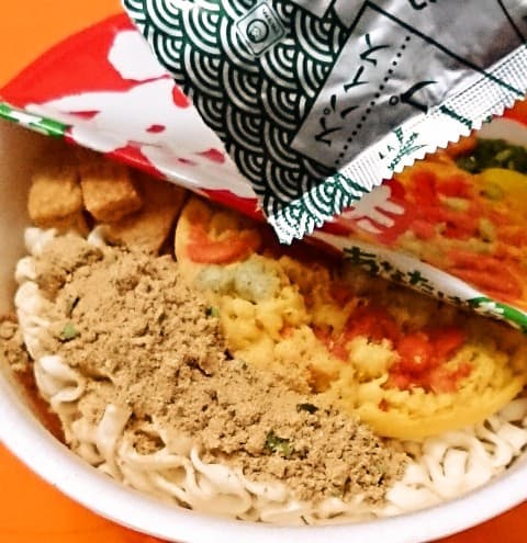 マルちゃん「赤いたぬき天うどん」