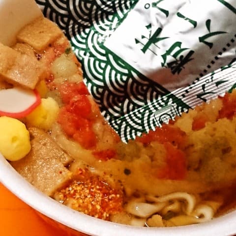 マルちゃん「赤いたぬき天うどん」