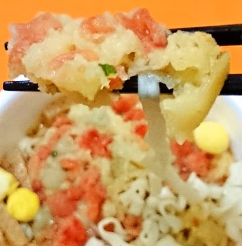 マルちゃん「赤いたぬき天うどん」