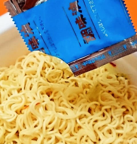 サッポロ一番「レモスコ味 塩焼そば」