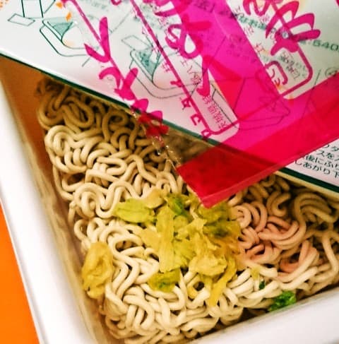 ニュータッチ「大阪かす焼そば」