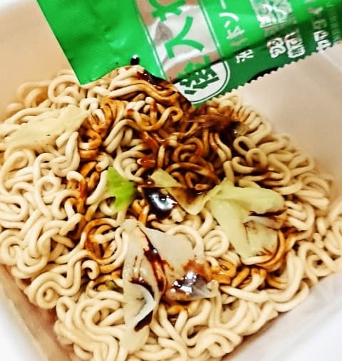 ニュータッチ「大阪かす焼そば」