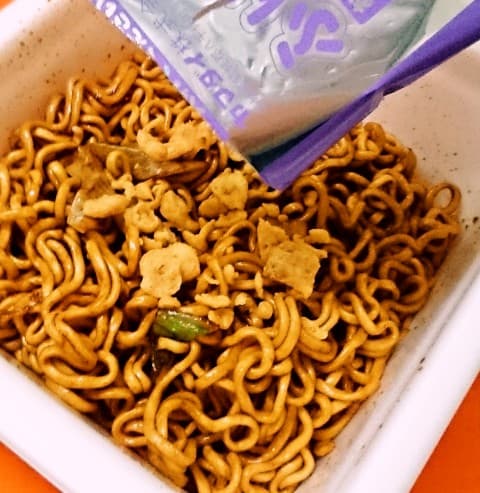 ニュータッチ「大阪かす焼そば」