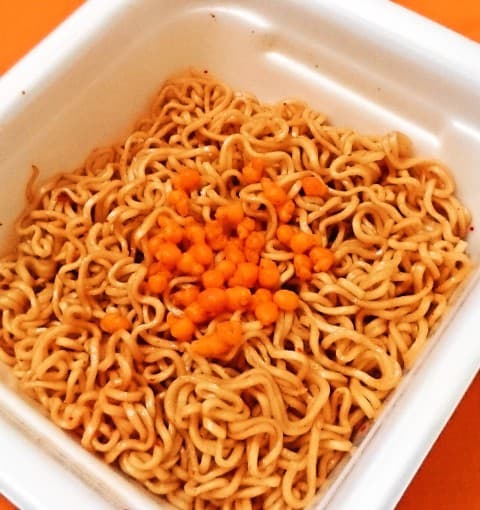 マルちゃん「亀田の柿の種味焼そば」