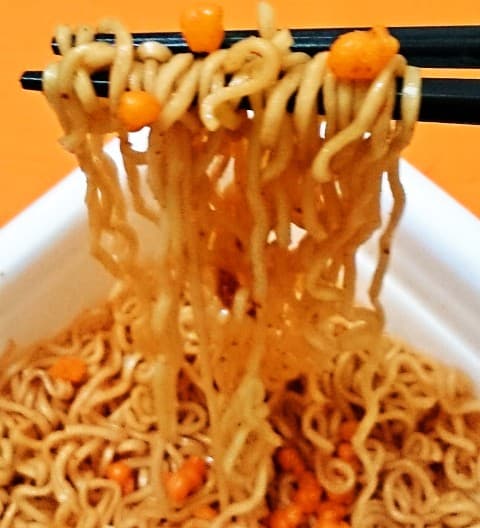 マルちゃん「亀田の柿の種味焼そば」