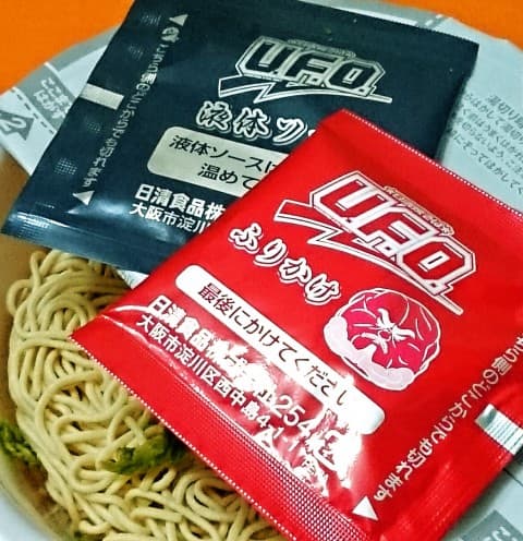 「日清焼そばＵ．Ｆ．Ｏ．濃い濃い男梅焼そば」