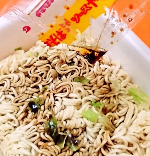 まるか食品「ペヤング チーズＭＡＸやきそば」