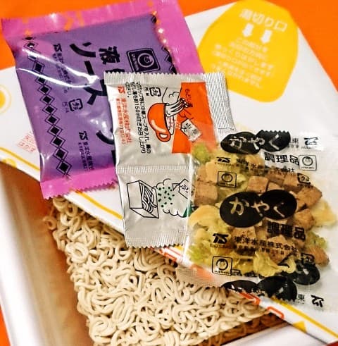 マルちゃん「でっかいやきそば弁当」