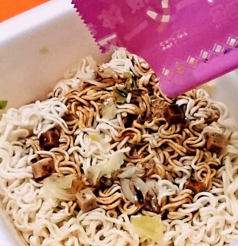 マルちゃん「でっかいやきそば弁当」