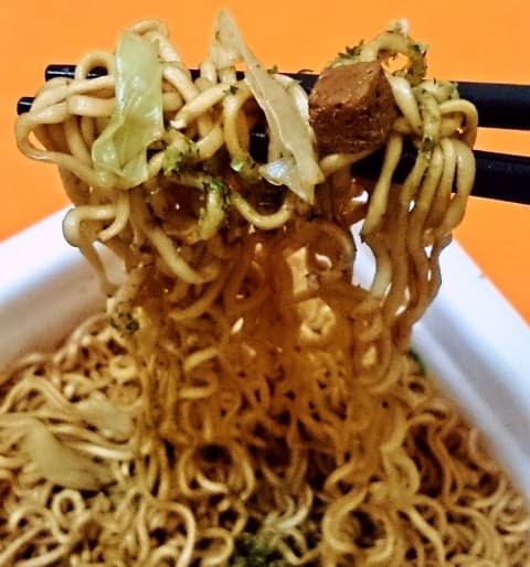 マルちゃん「でっかいやきそば弁当」