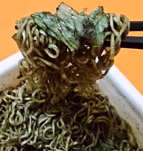 まるか食品「ペヤング イカスミやきそば」