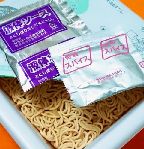 サッポロ一番「オタフクお好みソース味焼そば 麻辣仕立て」