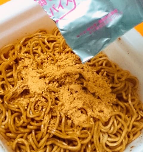 サッポロ一番「オタフクお好みソース味焼そば 麻辣仕立て」