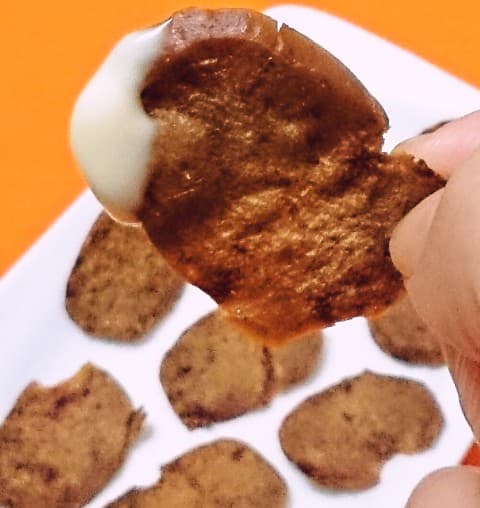 丸善「ＢＩＧまるかじりソーセージ ペヤングソースやきそば味」