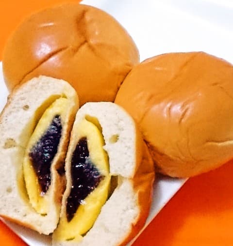 ヤマザキ「薄皮プリン風味クリームパン」