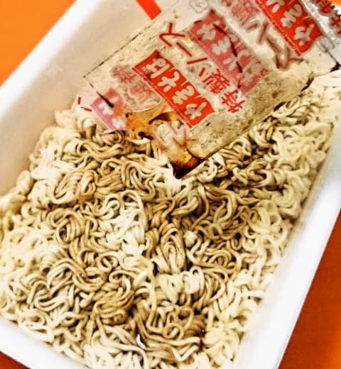 まるか食品「ヨシモリ 超ボンビーやきそば」